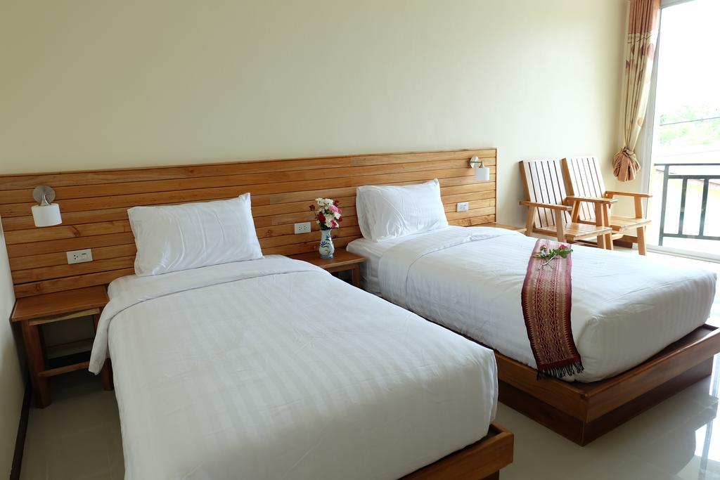 Chatin Guesthouse Khao Lak Exteriör bild