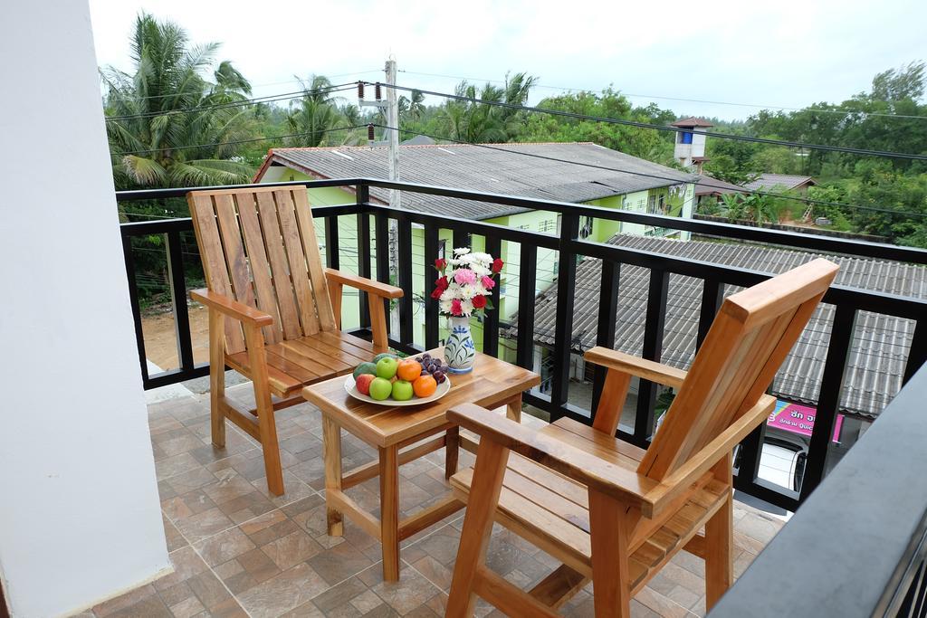 Chatin Guesthouse Khao Lak Exteriör bild