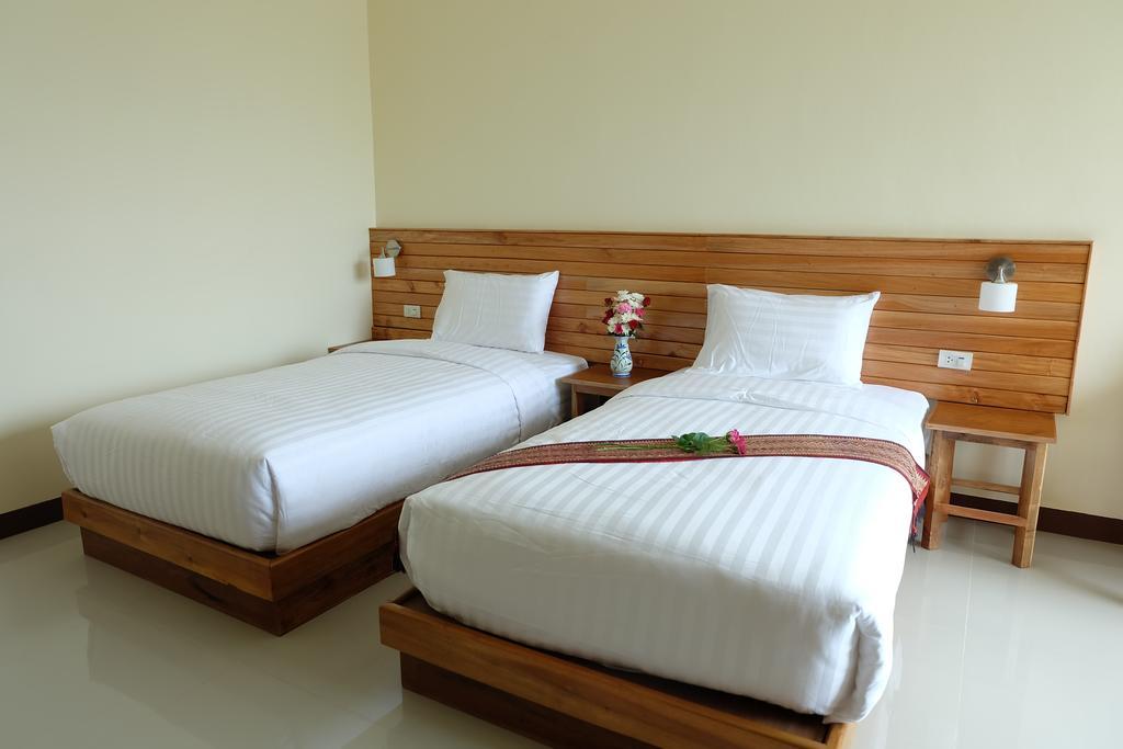 Chatin Guesthouse Khao Lak Exteriör bild
