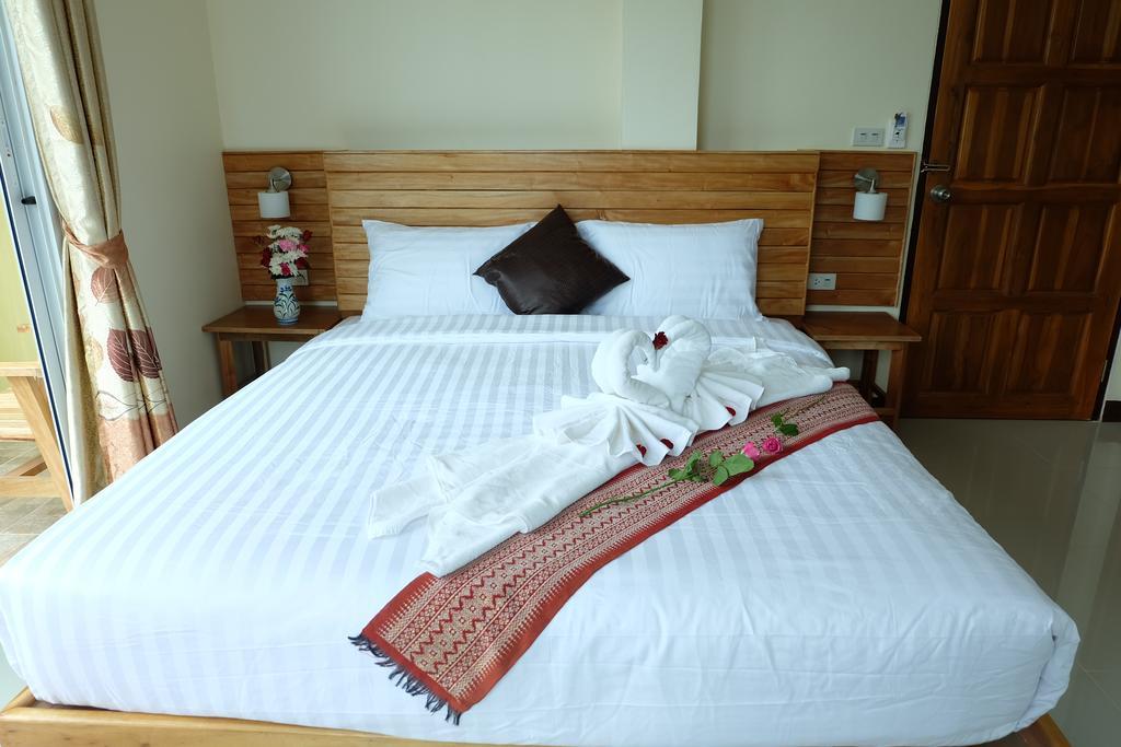 Chatin Guesthouse Khao Lak Exteriör bild